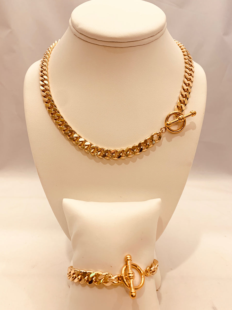 CURB CHAIN COLLECTION - LARGE CURB NECKLACE WITH TOGGLE CLOSURE